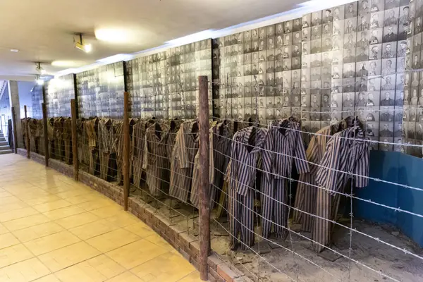 Oswiecim Polónia Setembro 2022 Exposição Com Roupas Prisioneiros Campo Concentração — Fotografia de Stock