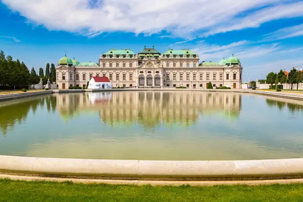 Fonte Palácio Belvedere Viena Áustria Belo Dia Verão — Fotografia de Stock