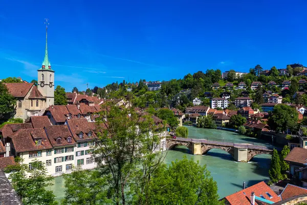 美しい夏の日は スイスのベルンのパノラマ ビュー ストックフォト