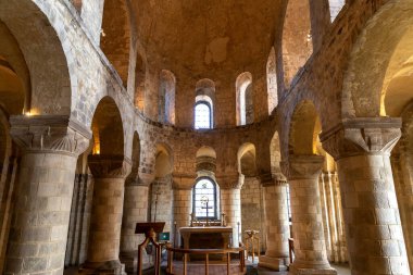 LONDON, İngiltere - 26 Eylül 2023: Londra, İngiltere 'deki Londra Kulesi' ndeki St John Kilisesi