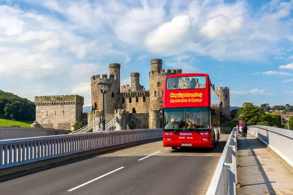 Conwy August 2023 Double Decker Sightseeing Bus Conwy Castle Wales — Stock Photo, Image