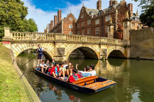 Cambridge Reino Unido Setembro 2023 Barco Pesca Rio Cam Bridge Imagens Royalty-Free