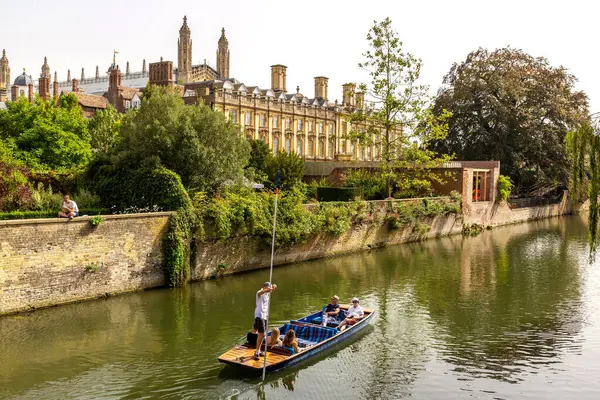 Cambridge Storbritannien September 2023 Punting Boat River Cam Sunny Day Stockbild