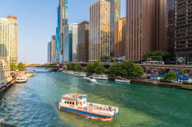 Chicago, Illinois, ABD - 29 Mart 2020 Şikago Nehri 'nde gezi