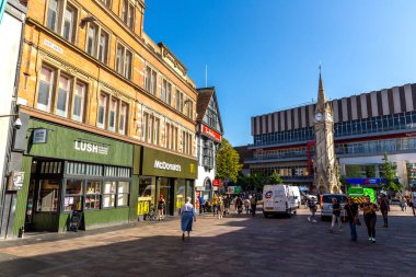 LEKESTER, İngiltere - 4 Eylül 2023: Saat Kulesi Leicester, İngiltere 'de güneşli güzel bir günde