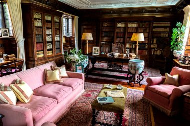 Hever, İngiltere - 10 Eylül 2023: Tudor ve Anne Boleyn 'in evi Ortaçağ Kalesi, Kent, Birleşik Krallık