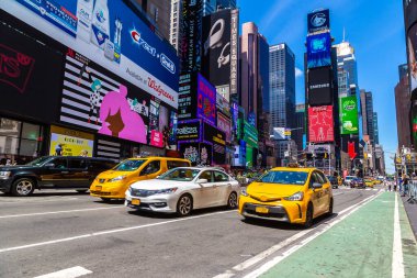 NEW YORK CITY, ABD - 15 Mart 2020: Times Square, ABD 'nin New York şehrinin bir sembolüdür
