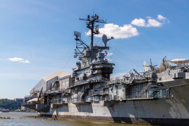 NEW YORK CITY, ABD - 29 Mart 2020: New York City Intrepid Sea, Air and Space Museum Complex New York, New York, ABD