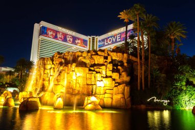 LAS VEGAS, ABD - 29 Mart 2020: Las Vegas 'taki Mirage Otel ve Kumarhanesi' ndeki yapay volkan