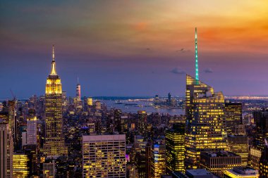 New York City, New York, ABD 'de gece panoramik hava manzarası