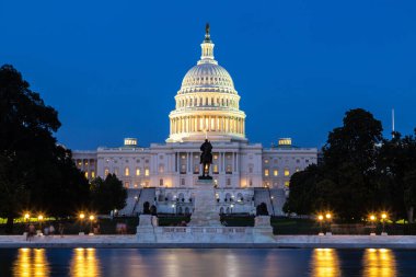 ABD Kongre Binası ve Capitol Yansıyan Havuz Gece Washington DC, ABD