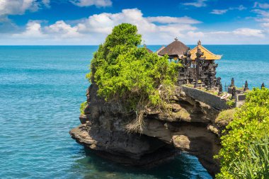 Pura Batu Bolong Tapınağı Bali, Endonezya 'da güneşli bir günde