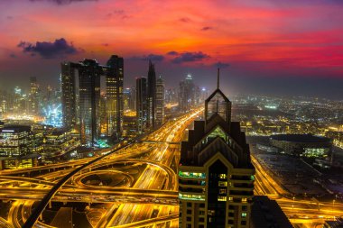 Bir yaz gecesi Dubai şehir merkezinin hava görüntüsü, Birleşik Arap Emirlikleri