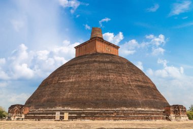 Bir yaz günü Sri Lanka 'da Jethawanaramaya stupa