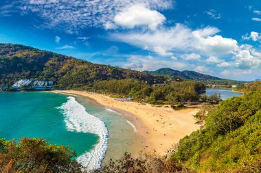 Tayland, Phuket Adası 'ndaki Nai Han Sahili' nin panoramik görüntüsü.