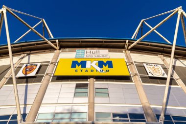 HULL, UK - 24 Şubat 2025: MKM Stadyumu ve Hull City Council, İngiltere 'nin Hull kentinde Kingston' daki stadyumun dış tarafında yer alır. Buluşma yeri Hull City AFC ve Hull FC eşleşmeleri ve önemli etkinliklere ev sahipliği yapmaktadır.