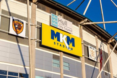 HULL, UK - 24 Şubat 2025: MKM Stadyumu ve Hull City Council, İngiltere 'nin Hull kentinde Kingston' daki stadyumun dış tarafında yer alır. Buluşma yeri Hull City AFC ve Hull FC eşleşmeleri ve önemli etkinliklere ev sahipliği yapmaktadır.