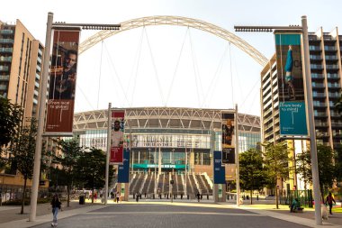 LONDON, İngiltere - 7 Eylül 2023: Wembley Stadyumu, Wembley Park, Londra güneşli bir günde, İngiltere