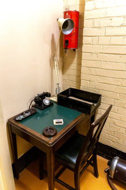 LONDON, İngiltere - 8 Eylül 2023: Londra, İngiltere 'deki İmparatorluk Savaş Müzesi' nin Churchill Savaş Odalarının İçi