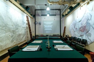 LONDON, İngiltere - 8 Eylül 2023: Churchill Savaş Odalarındaki Personel Şefleri Konferansı Londra, İngiltere 'deki İmparatorluk Savaş Müzesi