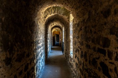 Londra, İngiltere - 26 Eylül 2023: Güneşli bir günde Londra 'nın Tarihi Kulesi' nin İçi