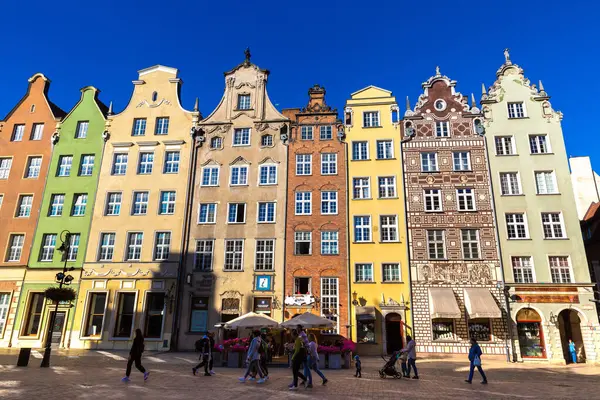 GDANSK, POLAND - 7 Eylül 2022: Polonya 'nın Gdansk kentindeki eski renkli binalar