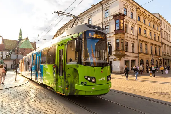 KRAKOW, POLAND - 11 Eylül 2022: Polonya 'nın Krakow kentindeki modern tramvay