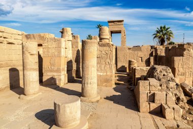 Karnak Tapınağı güneşli bir günde, Luxor, Mısır