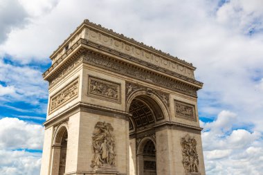 Paris Zafer Takı (Zafer Takı) Fransa 'nın başkenti Paris' te bir yaz günü