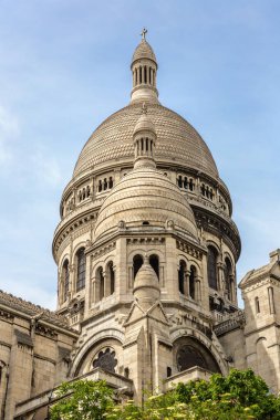 Fransa 'nın başkenti Paris' te Montmartre Hill 'de (Sacre Coeur Bazilikası) bulunan Kutsal Kalp Bazilikası.