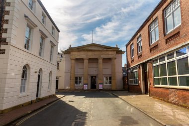 BEVERLEY, İngiltere - 11 Nisan 2025: Beverley 'deki Guildhall şu anda İngiltere' nin Yorkshire şehrinin doğu kesiminde bir müze ve sergi alanı olarak işlemekte olan tarihi bir sivil binadır.
