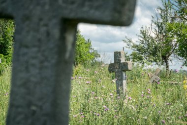 Ukrayna 'nın Vinnytsa bölgesinin Podillya kentindeki Busha köyünde bulunan Busha Eyaleti Tarih ve Kültür Rezervi' nde Kazakların defnedildiği terk edilmiş bir mezarlık. Podillya 'daki Ukrayna' da seyahat yerleri.