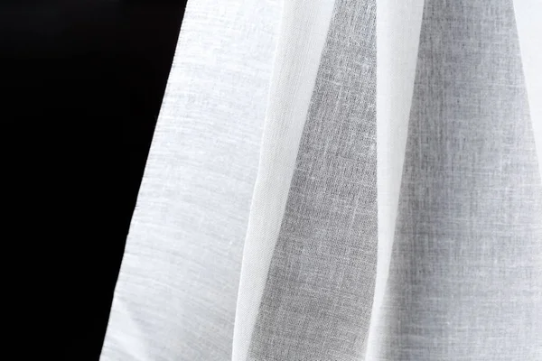 Záhyby Bílé Saténové Bavlněné Transparentní Textilie Černém Pozadí Koncept Textilního — Stock fotografie