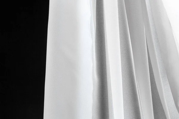白色背景上的白色透明郁金香织物褶皱 纺织品设计概念 — 图库照片