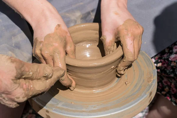 Close Shot Hands Making Clay Bowl Pottery Lessons Ukrainian Pottery — Stock Photo, Image