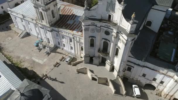 Drone Aéreo Tilt Footage Monastery Bare Carmelites Berdychiv Historic City — Vídeo de Stock
