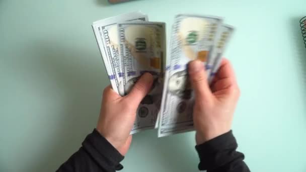 Riprese Ravvicinate Mani Femminili Che Contano Banconote 100 Dollari Concetto — Video Stock