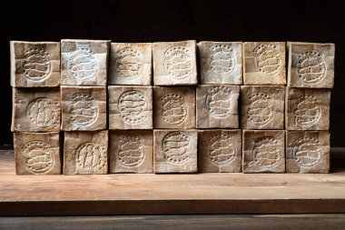 Arkaplan olarak eski ve kuru geleneksel aleppo çubukları organik defne sabunu. 