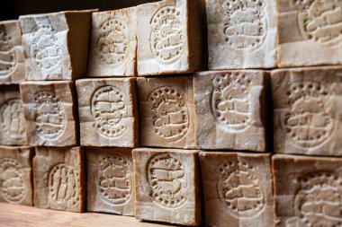 Arkaplan olarak eski ve kuru geleneksel aleppo çubukları organik defne sabunu. 