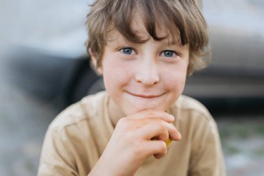 Erkek çocuk portresi. 8 - 10 yaşında.