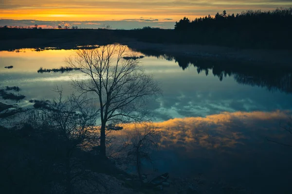 Vacker Natur Landskap Solnedgång Över Sjön Med Vackra Färger — Stockfoto