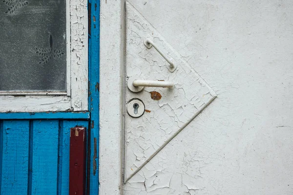 Старі Двері Ручка Старій Фарбі Тріщинами — стокове фото
