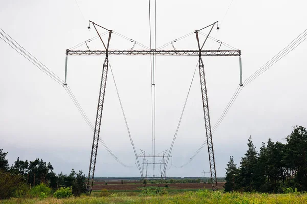 Líneas Eléctricas Ucrania Línea Alto Voltaje Fondo Del Cielo — Foto de Stock