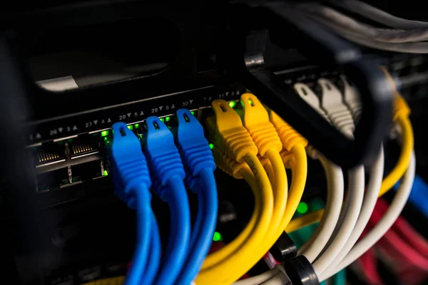 インターネットサーバーサービスハブ機器接続センター — ストック写真