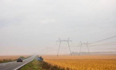 Yüksek voltajlı elektrik hattı Ukrayna 'yı, Ukrayna' daki elektrik kesintisini, konsept endüstrisi enerji sistemini birbirine bağlıyor