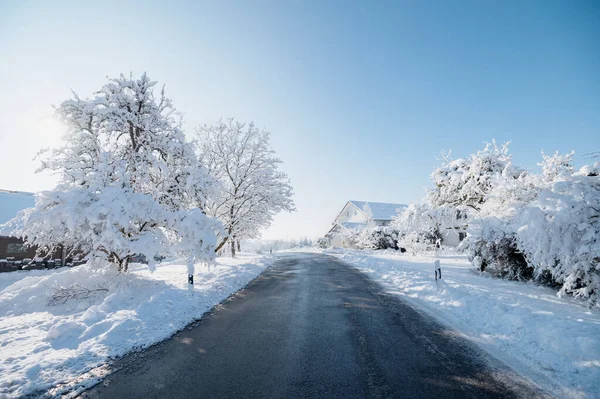 Sněžná Zimní Ulice Vesnici Evropě Blízkosti Alp Bavorsku — Stock fotografie