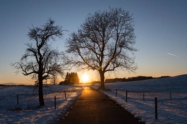 Ländliche Landschaft Winter Europa Sonnenuntergang Und Straße Zwischen Dörfern Stockbild