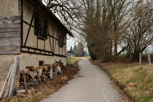 Uma Antiga Fazenda Rural Alemã Casa Meia Madeira Uma Estrada Imagens Royalty-Free
