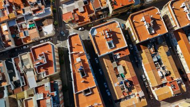 Kırmızı Fayanslı İspanyol Çatılarının Hava Aracı Görünümü Akdeniz Mimarisi