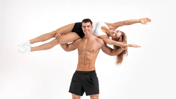 Adapter Couple Salle Gym Isolé Sur Fond Blanc Concept Fitness — Photo